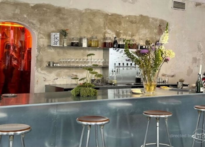 Day-to-Night-Gastrofläche als Café/Bar, Teilküche und Terrasse am MauerparkDay-to-Night-Gastrofläche als Café/Bar, Teilküche und Terrasse am Mauerpark