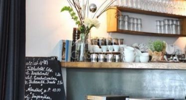 Sonnige Ecklage für Kaffee- 